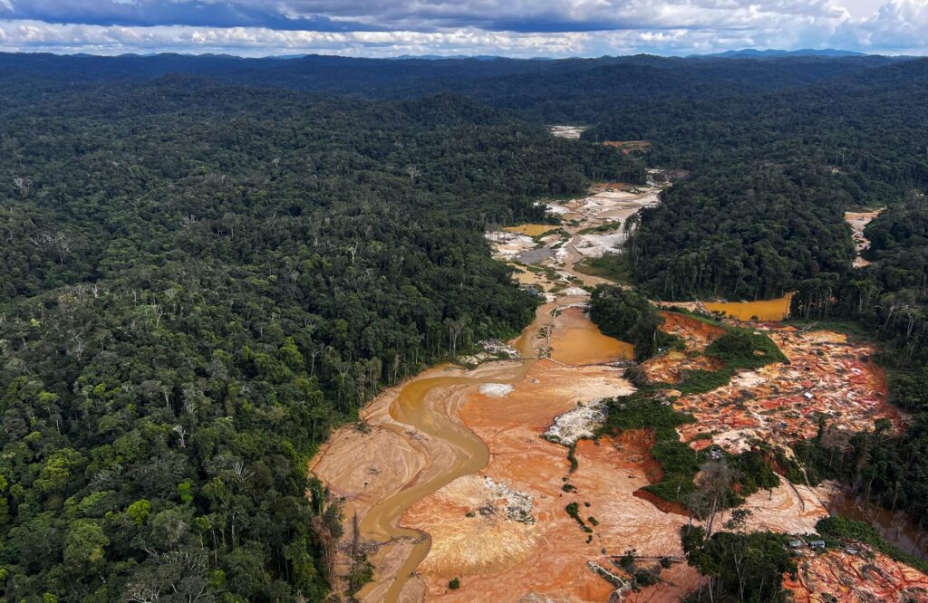 Garimpo ilegal avança sob o linhão de Belo Monte em Curionópolis e acende alerta de apagão no país